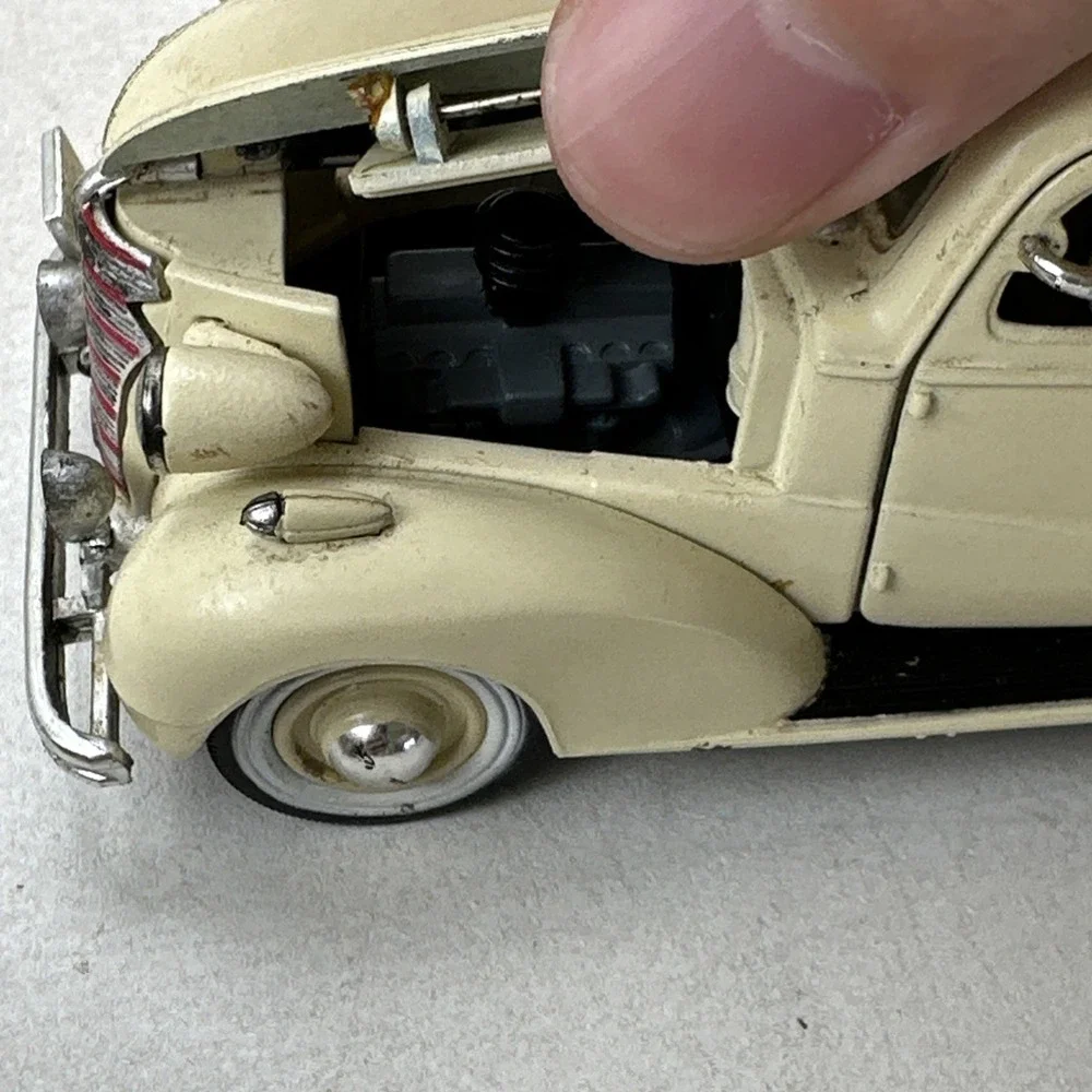 1938 Chevrolet Master Deluxe Business Coupe National Motor Museum 1:32 Cream